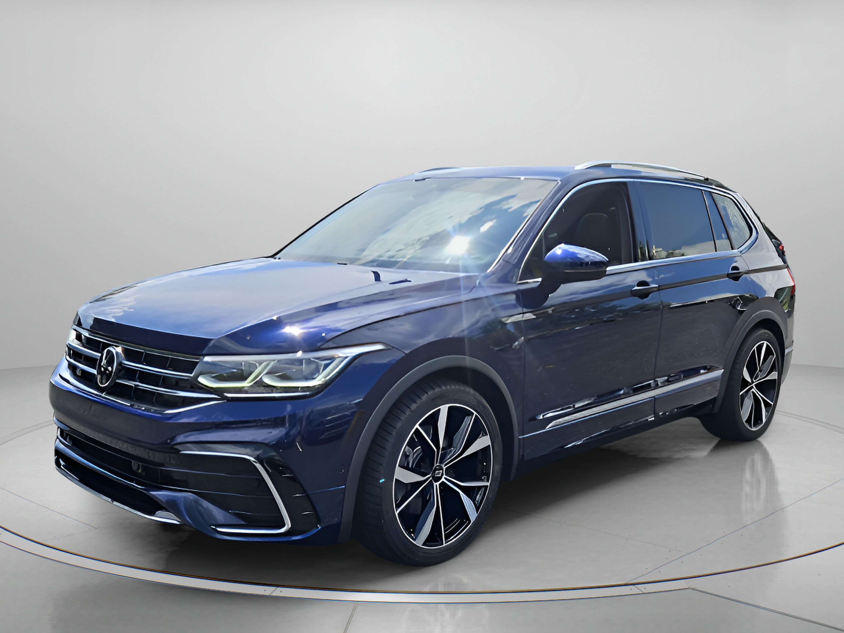 Used 2023 Volkswagen Tiguan SEL R-Line AWD/4WD image 1