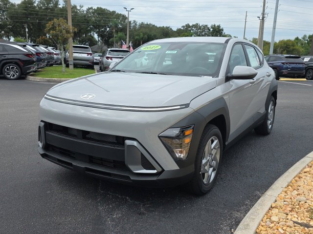 New 2027 Hyundai Kona SE FWD image 2
