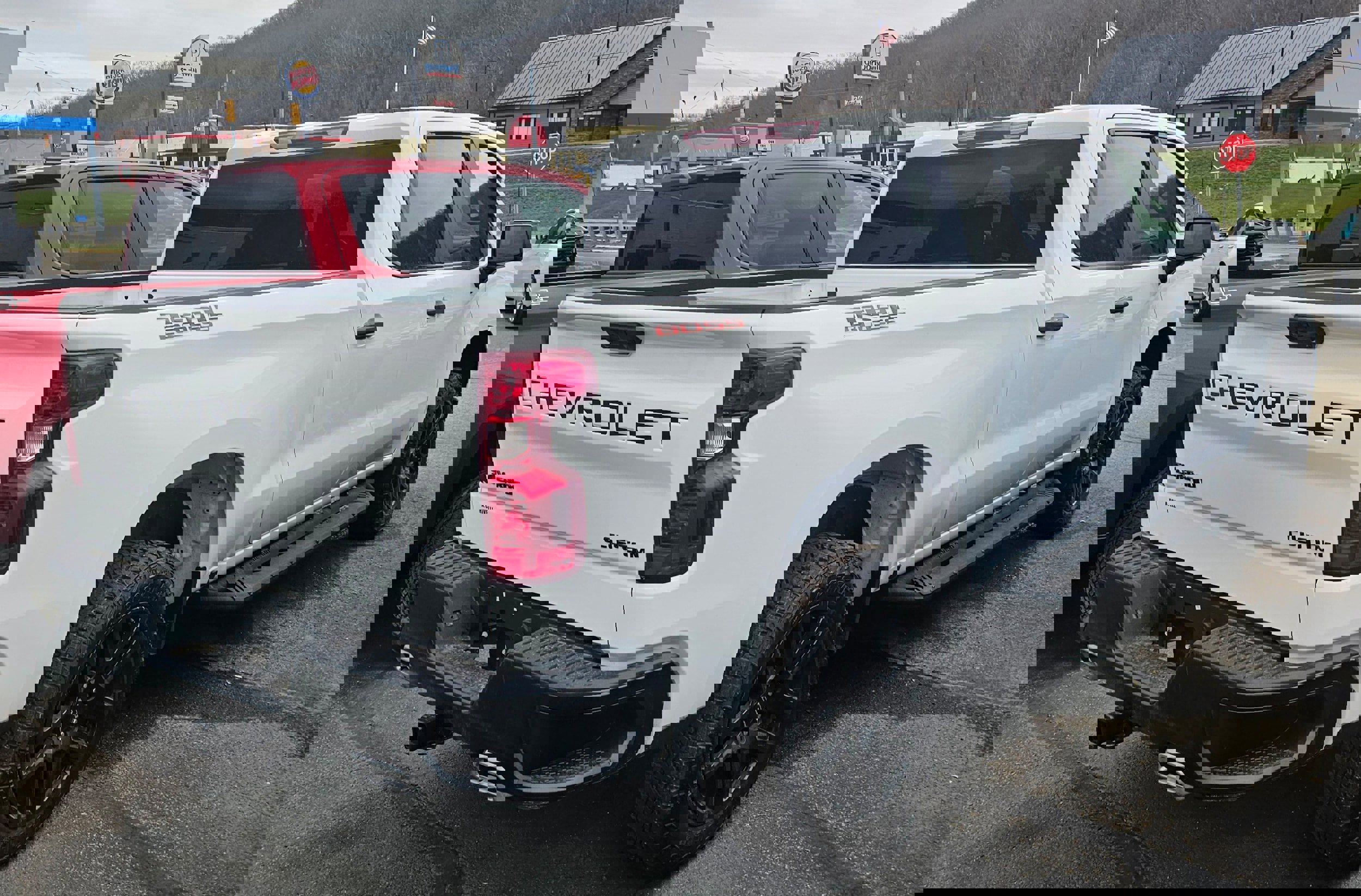 New 2026 Chevrolet Silverado 1500 Custom Trail Boss w/ LPO, Dark Essentials Package image 4