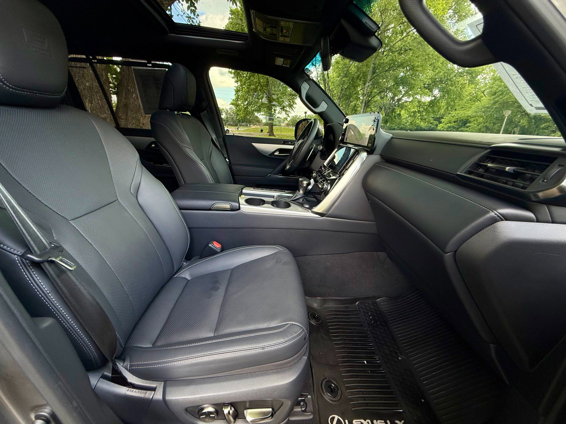 Used 2024 Lexus LX 600 F Sport AWD/4WD image 27