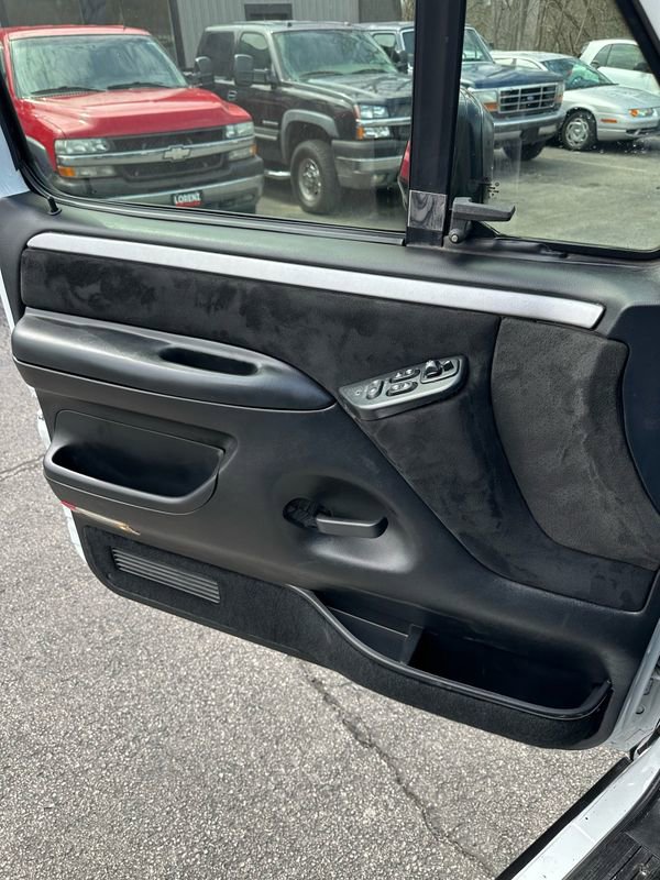 Used 1995 Ford Bronco Eddie Bauer AWD/4WD image 16
