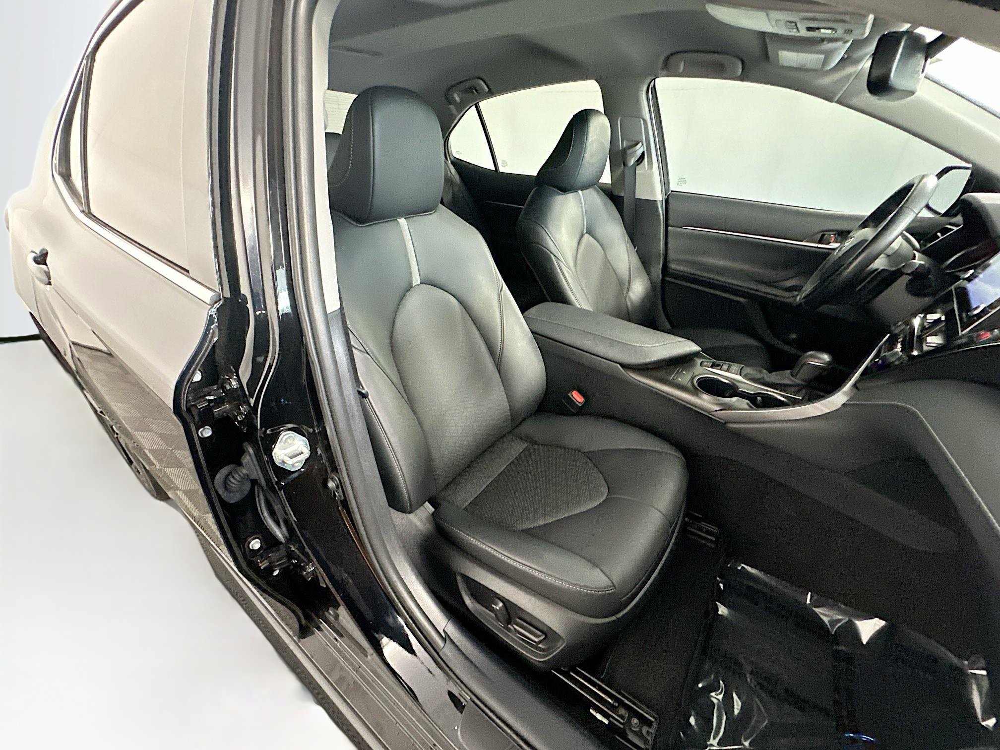 Used 2023 Toyota Camry XSE FWD image 28