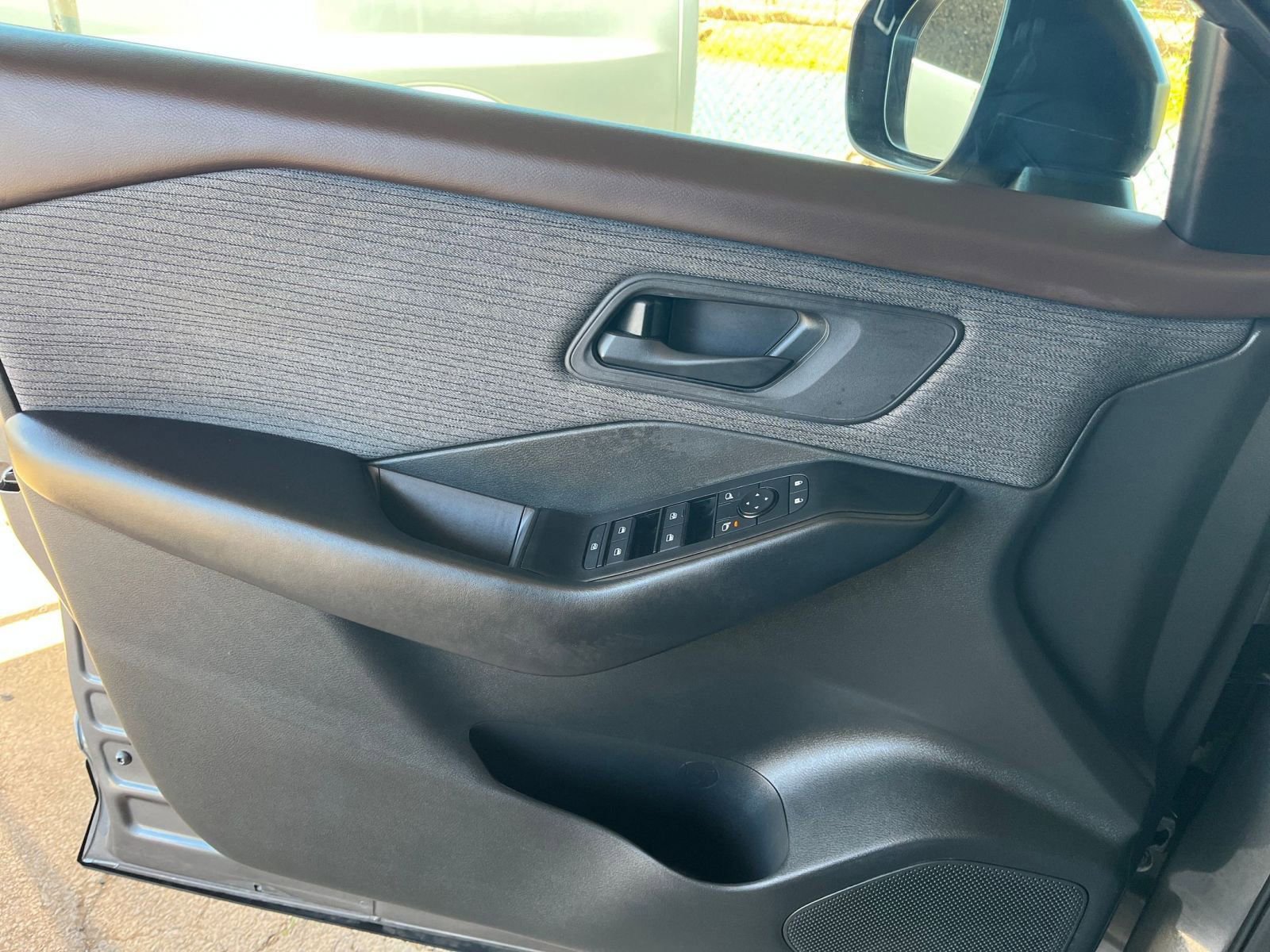 Used 2023 Nissan Rogue S image 20