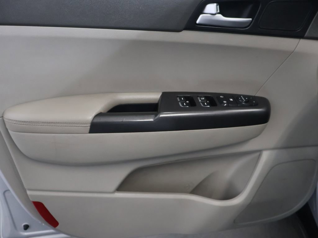 Used 2017 Kia Sportage LX AWD/4WD image 16