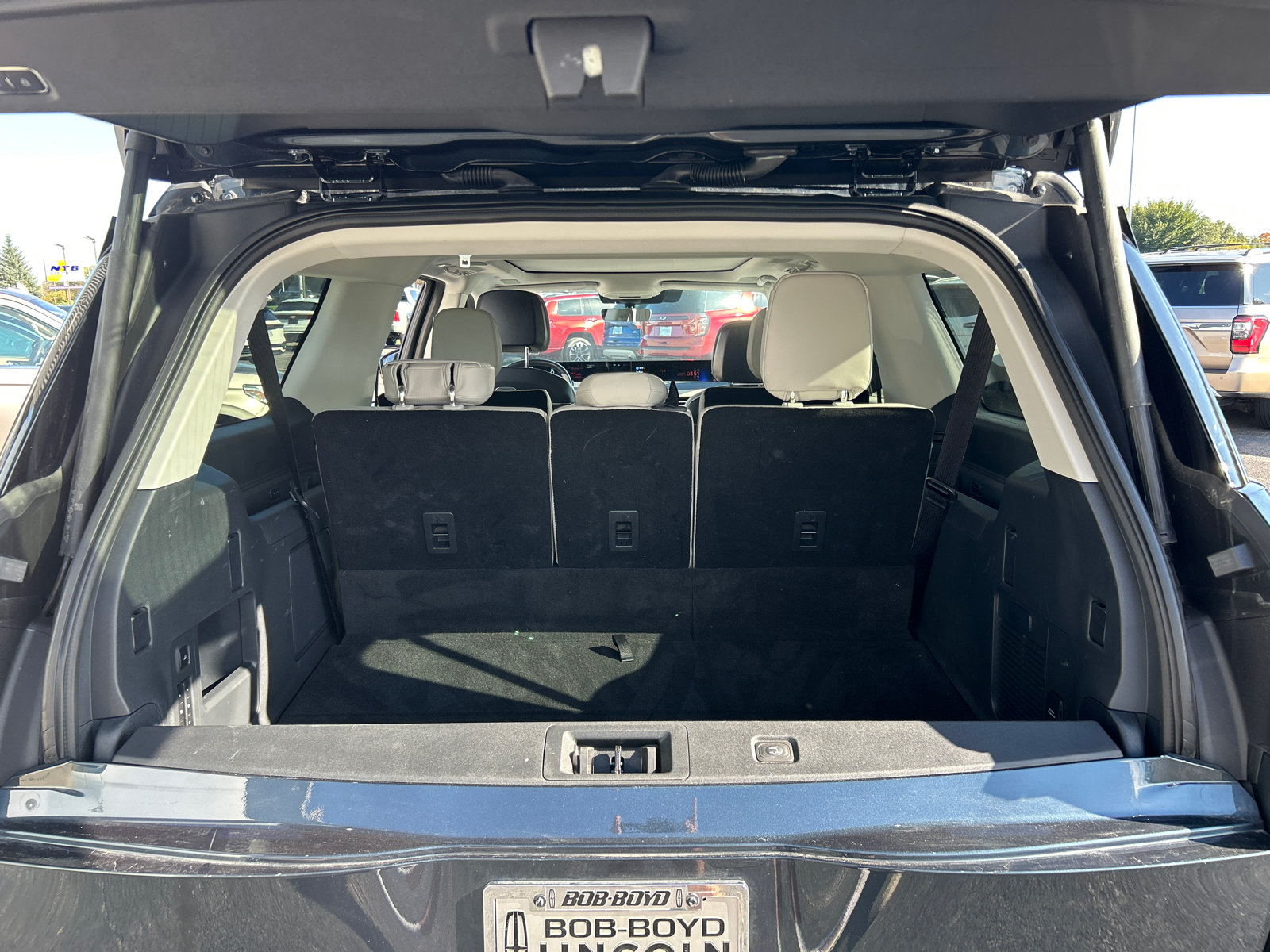 New 2026 Lincoln Navigator L Reserve AWD/4WD image 9