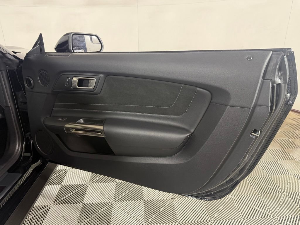 Used 2018 Ford Mustang Shelby GT350 w/ Convenience Package RWD image 21