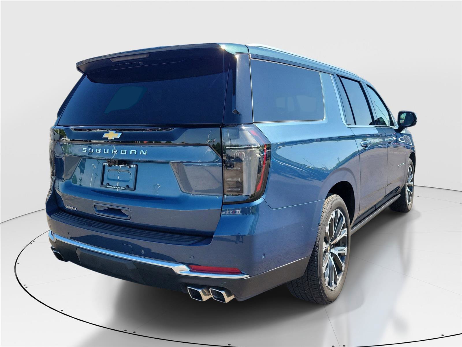 Used 2025 Chevrolet Suburban High Country AWD/4WD image 4