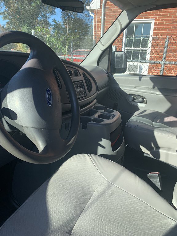 Used 2003 Ford E-350 and Econoline 350 Club Wagon image 6