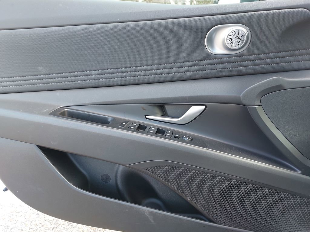 Certified 2025 Hyundai Elantra SEL w/ Cargo Package image 26