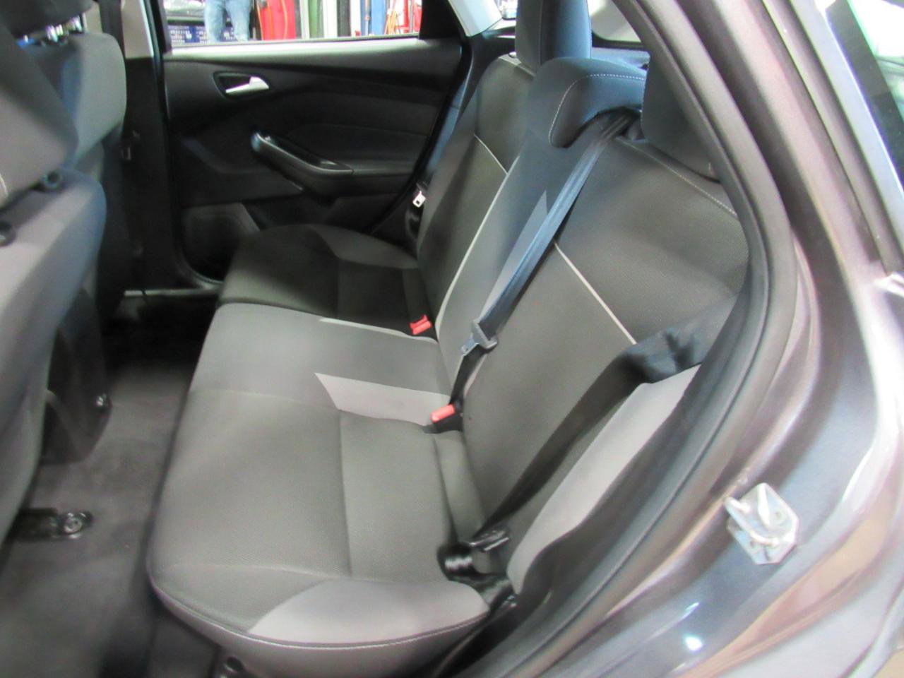 Used 2014 Ford Focus SE FWD image 19