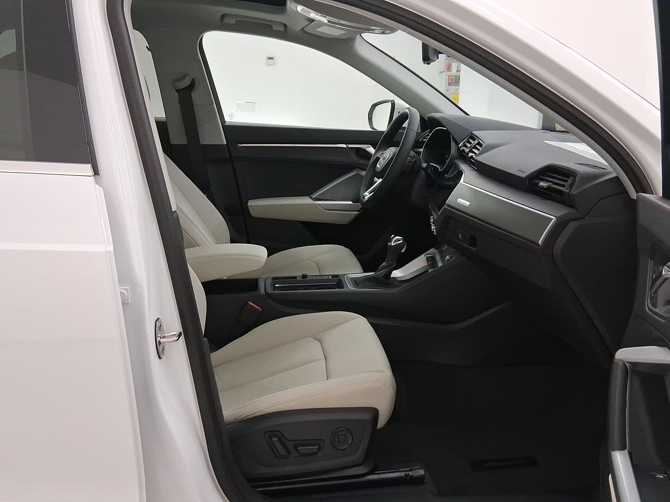 Used 2025 Audi Q3 2.0T Premium w/ Convenience Package image 29