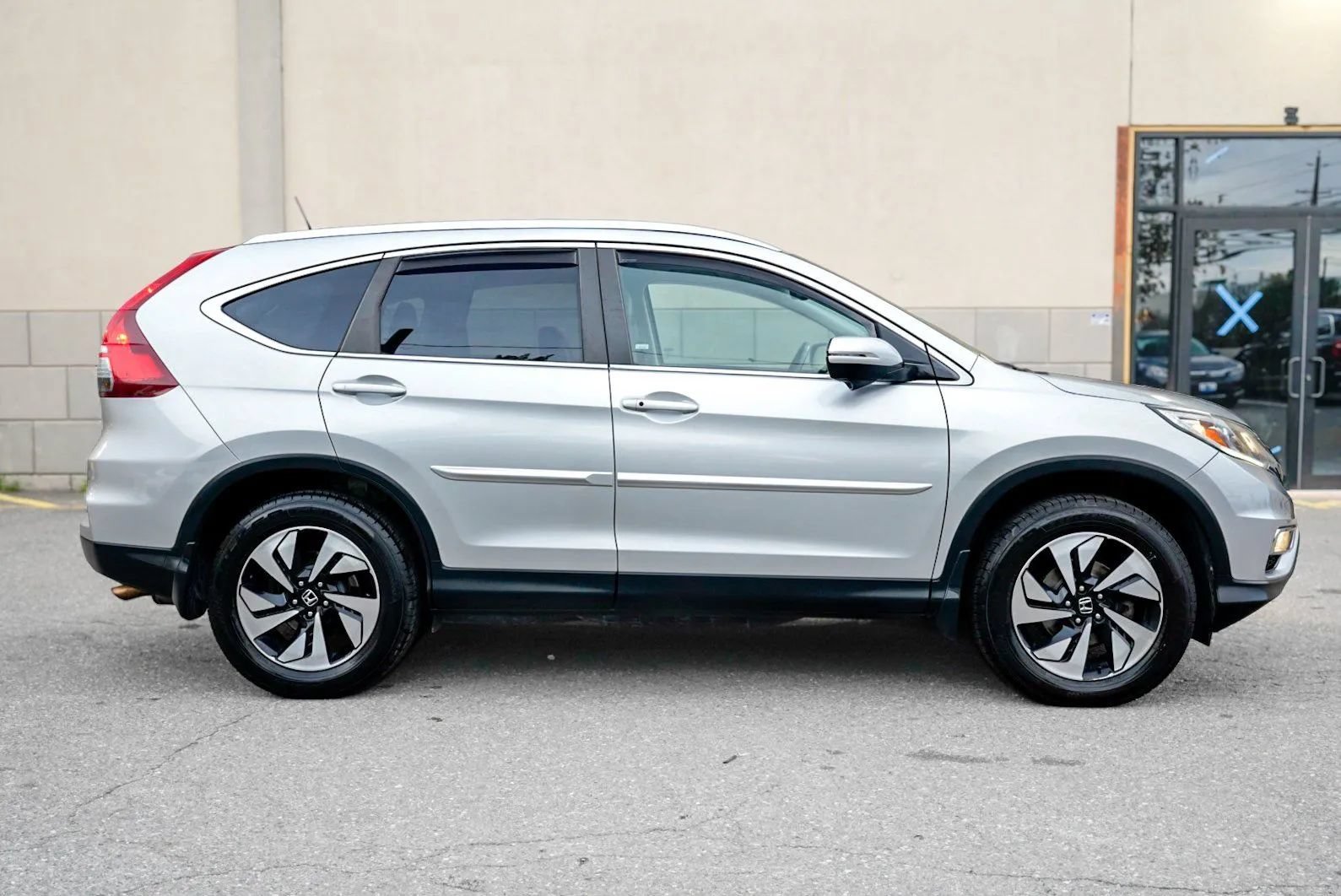 Used 2016 Honda CR-V Touring image 4