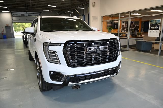 New 2026 GMC Yukon XL Denali Ultimate w/ LPO, Floor Liner Package AWD/4WD image 3