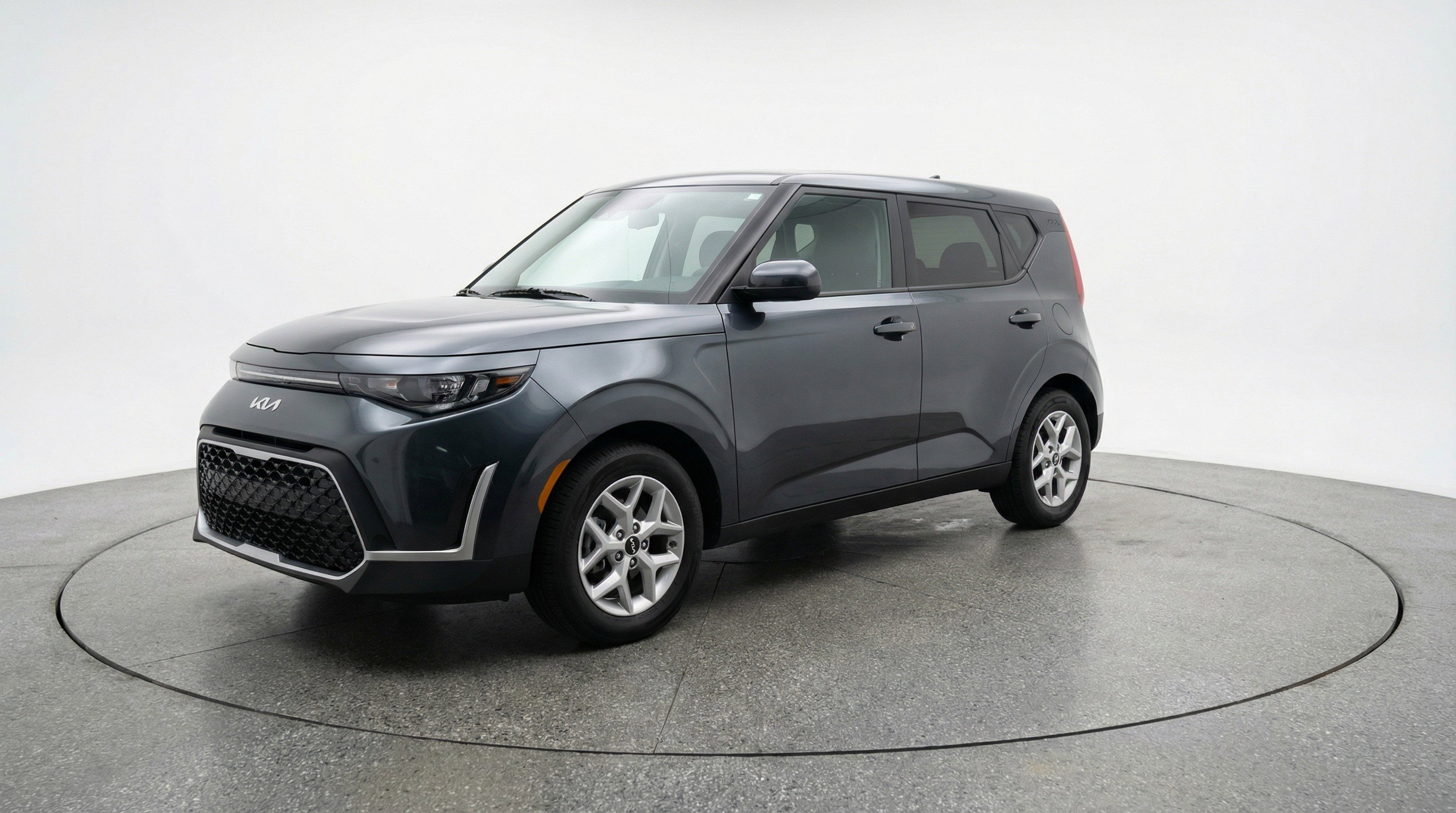 Used 2025 Kia Soul LX w/ LX Technology Package image 3