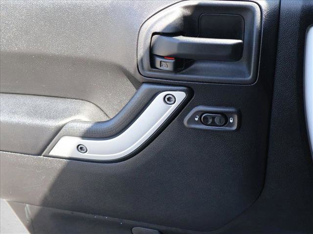 Used 2015 Jeep Wrangler Unlimited Sahara w/ Dual Top Group AWD/4WD image 11