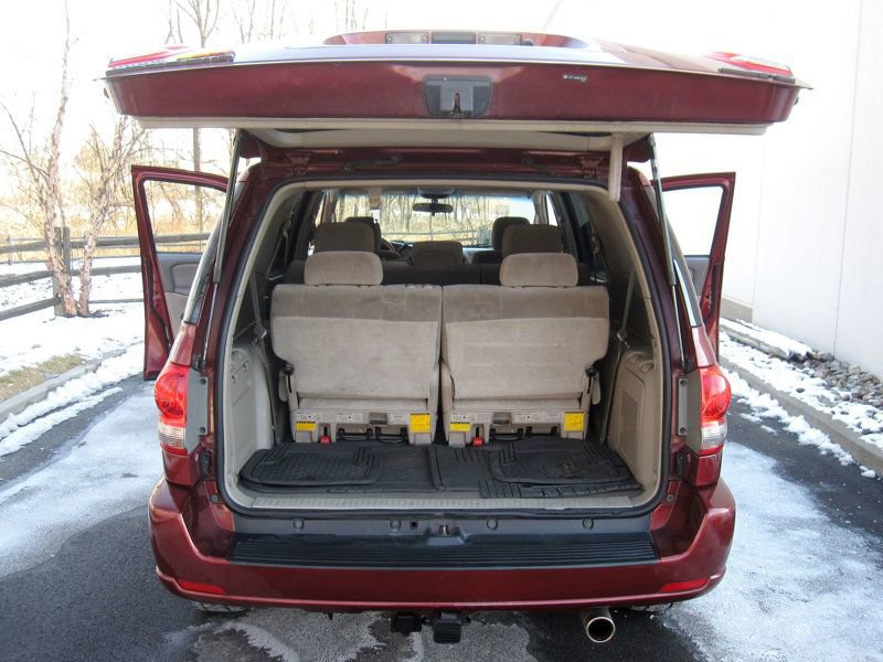 Used 2006 Toyota Sequoia SR5 RWD image 35
