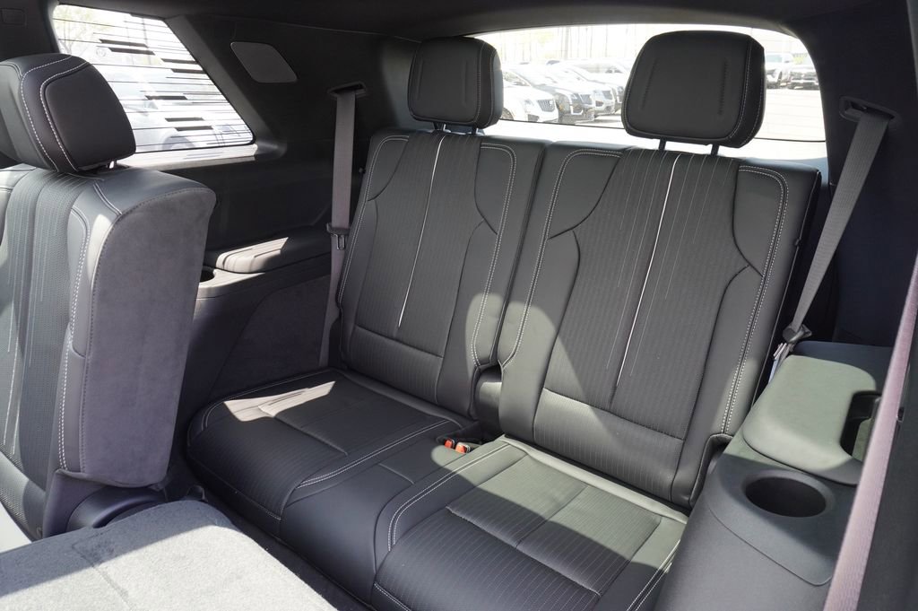 New 2026 Cadillac Vistiq Luxury AWD/4WD image 9