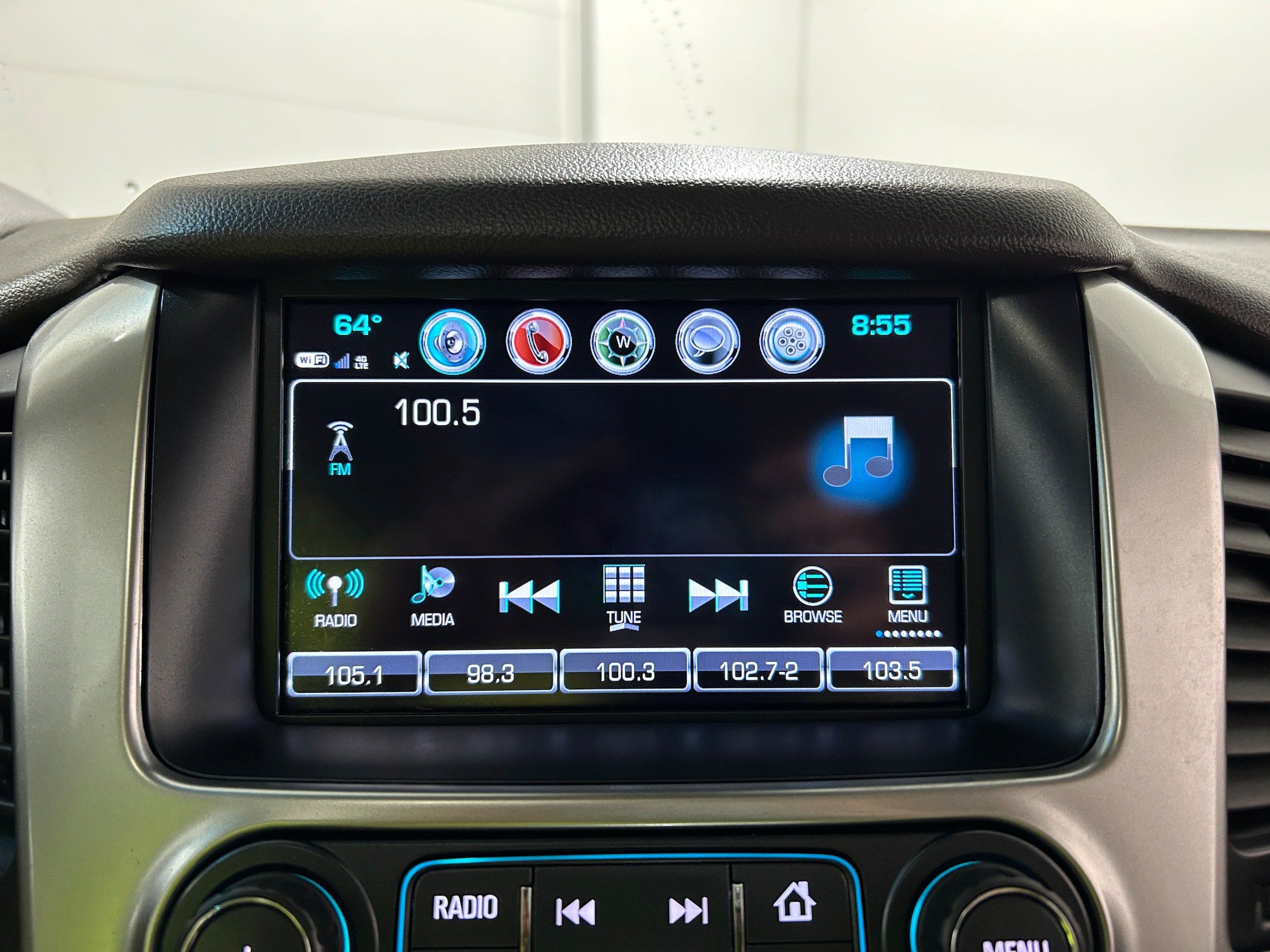 Used 2017 Chevrolet Suburban Premier AWD/4WD image 5