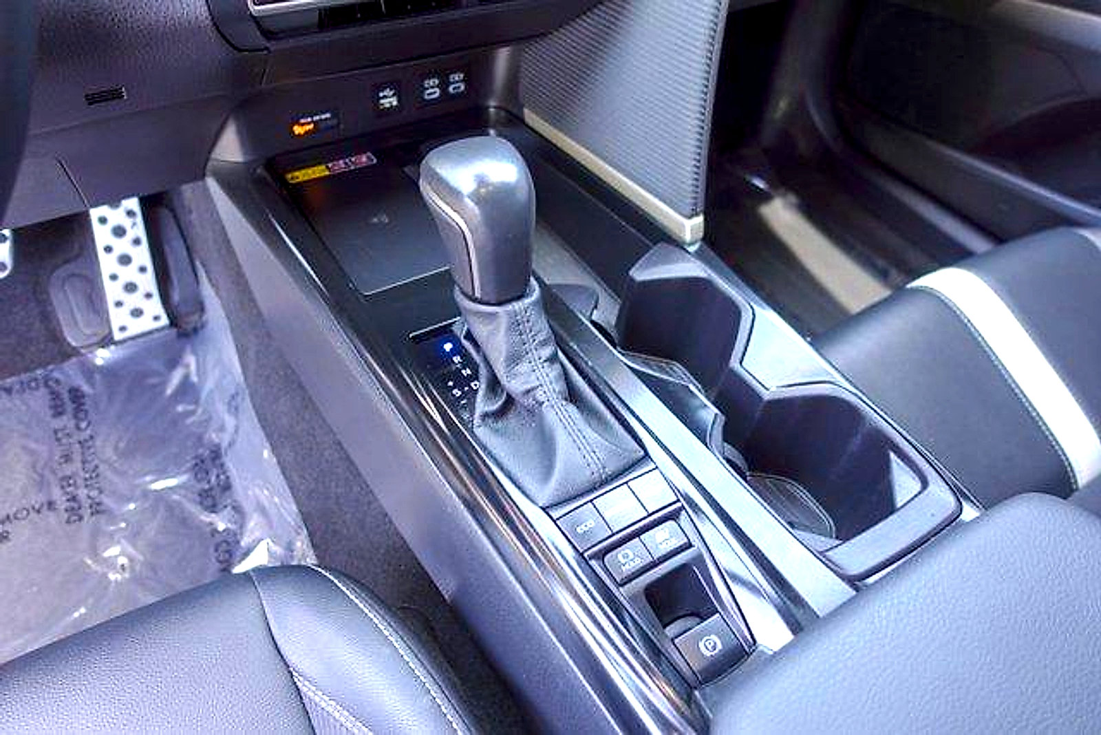 Used 2025 Toyota Camry SE w/ Multimedia Upgrade Package FWD image 19