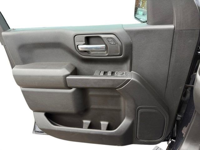 Used 2023 Chevrolet Silverado 1500 Custom image 17