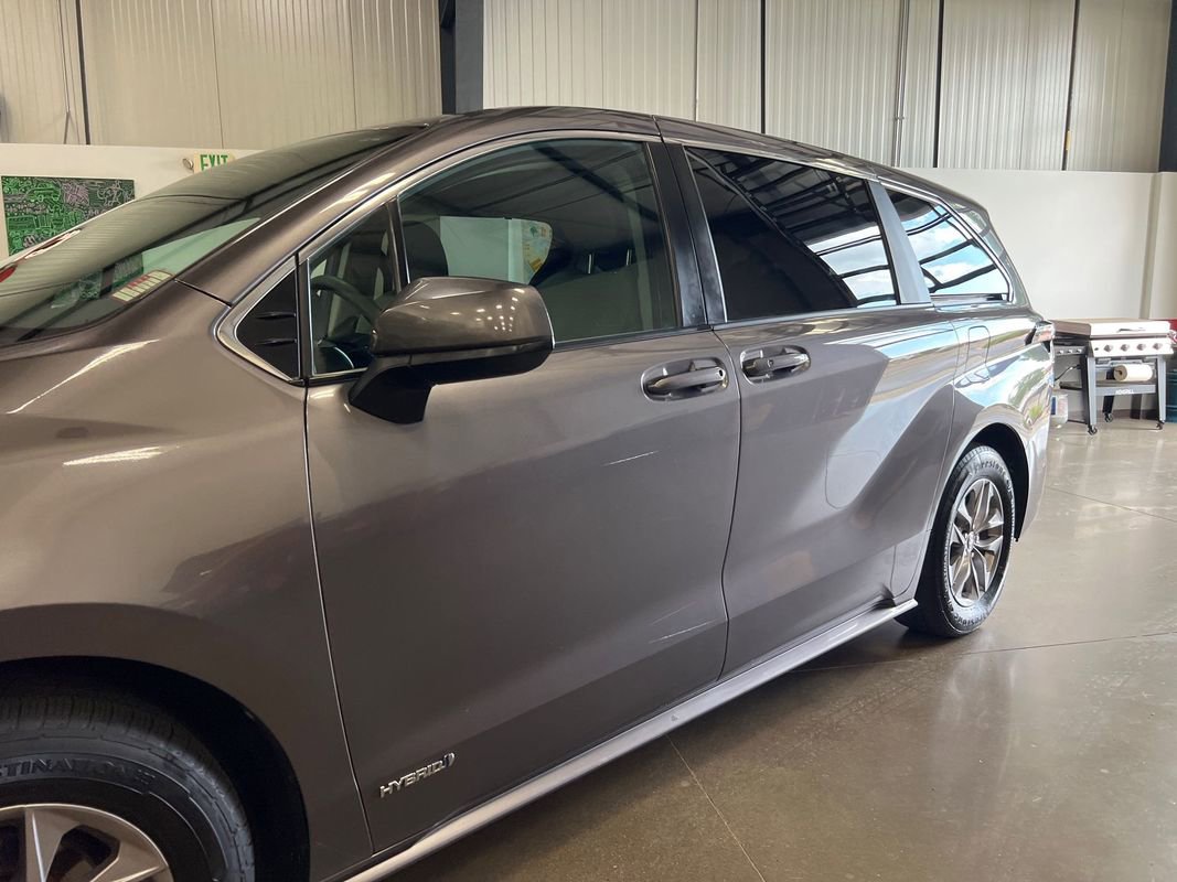 Used 2021 Toyota Sienna LE image 32