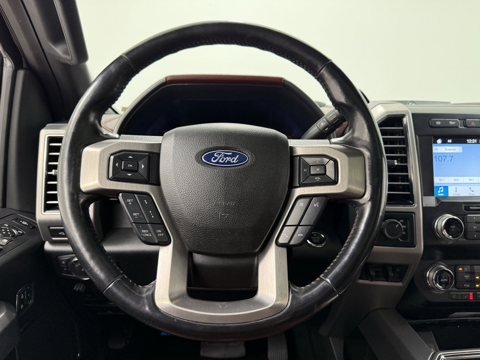 Used 2019 Ford F250 Platinum w/ Platinum Ultimate Package image 28