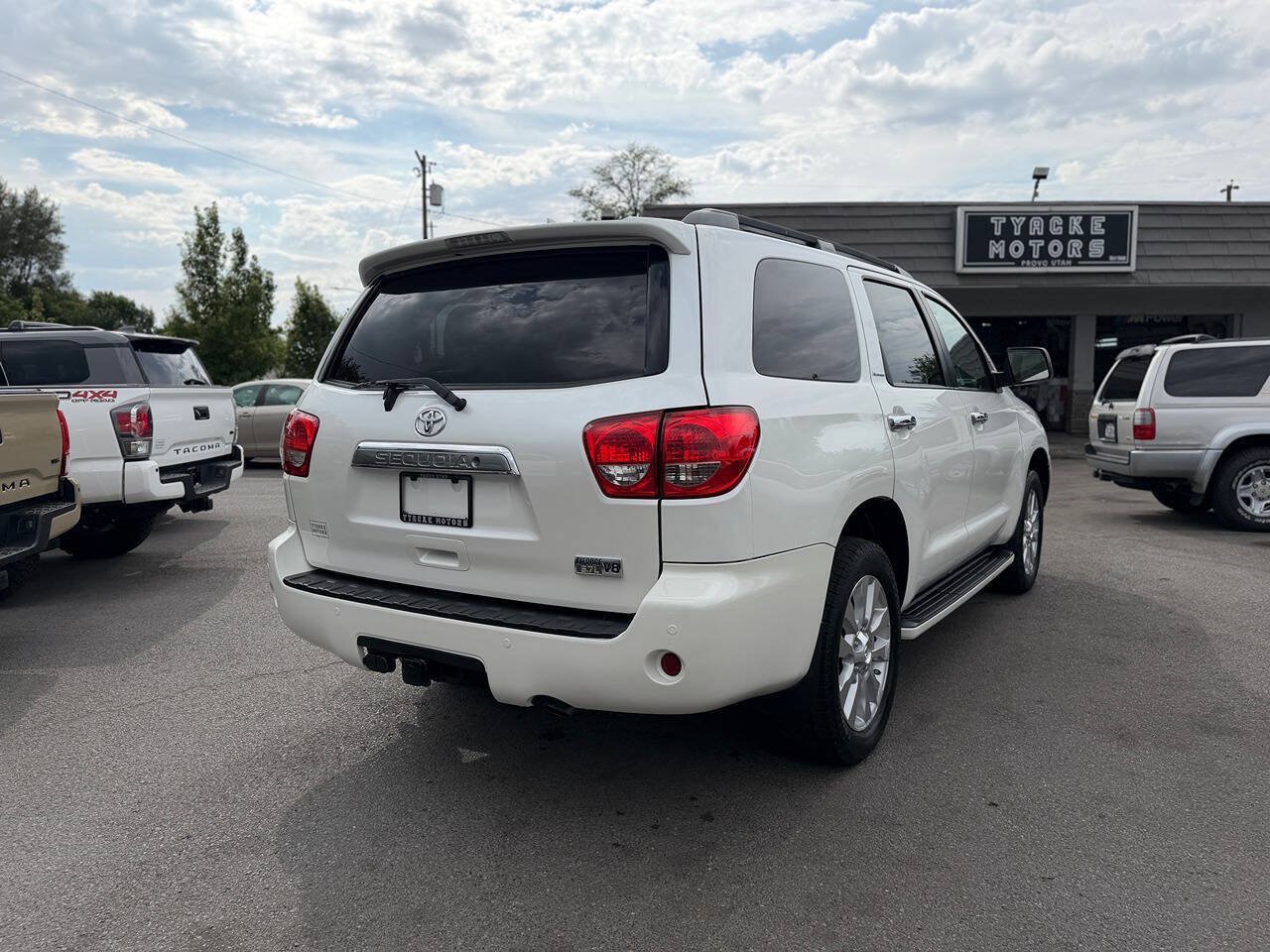 Used 2015 Toyota Sequoia Platinum AWD/4WD image 16