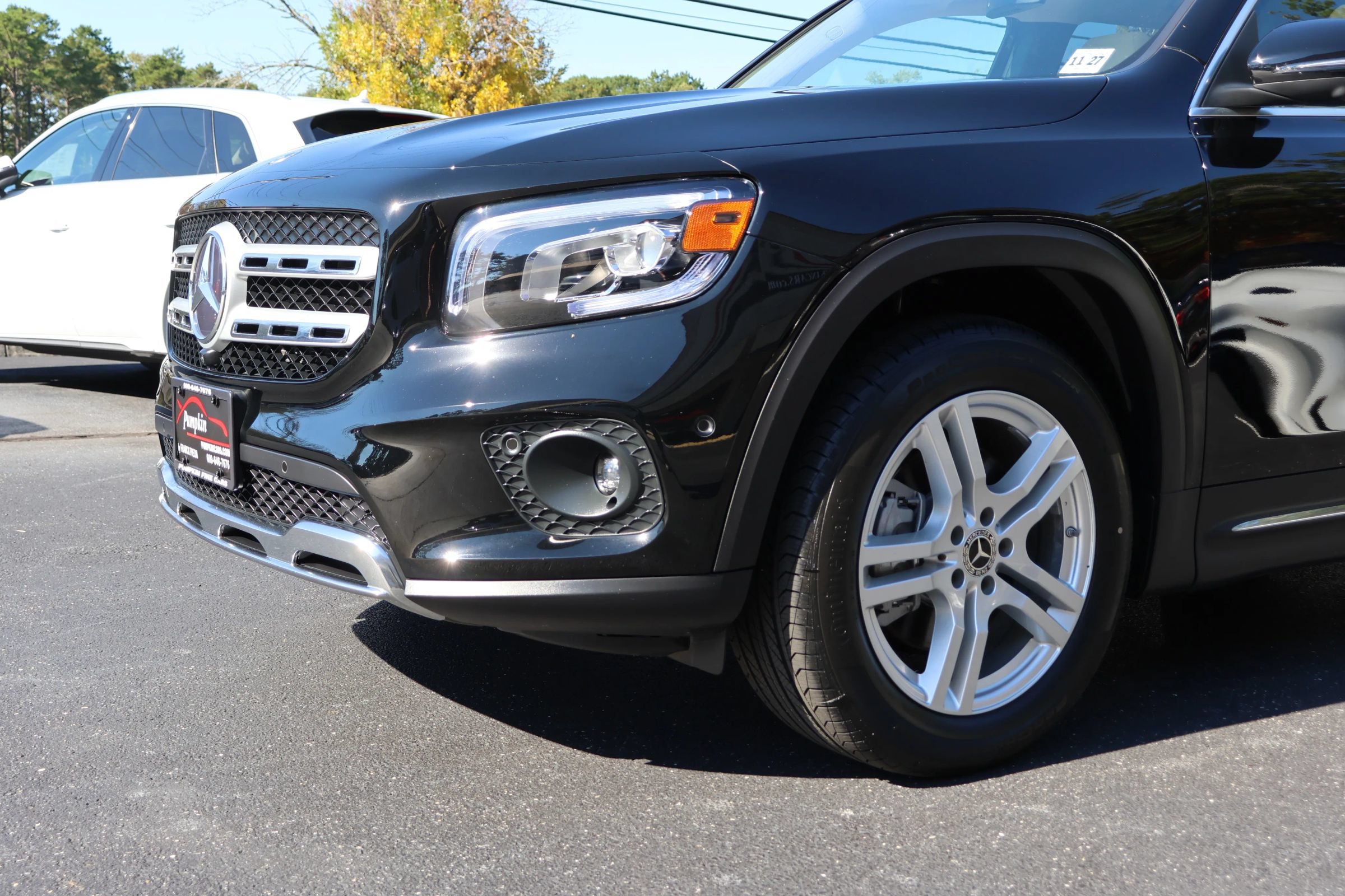 Used 2023 Mercedes-Benz GLB 250 4MATIC w/ Premium Package image 9