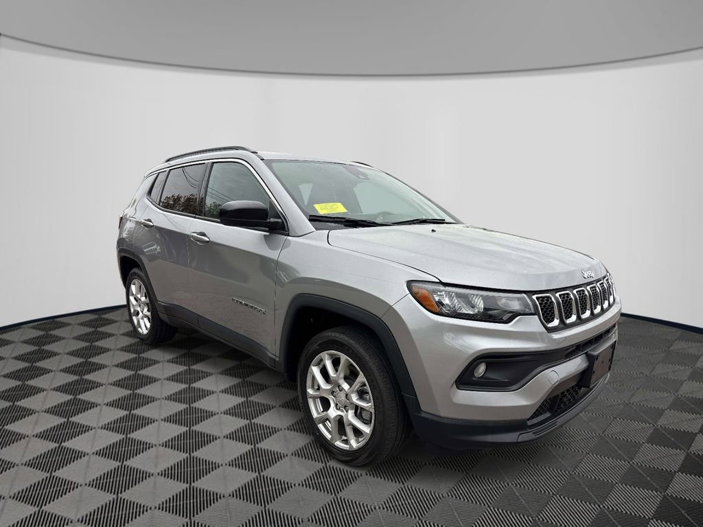 Used 2023 Jeep Compass Latitude w/ Sun and Sound Group AWD/4WD image 7