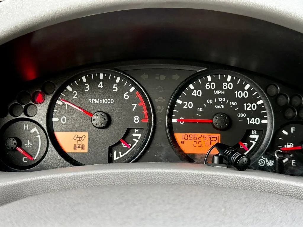 Used 2015 Nissan Xterra X AWD/4WD image 2