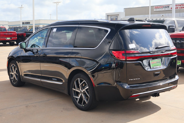 New 2027 Chrysler Pacifica Pinnacle w/ Theater Group FWD image 4