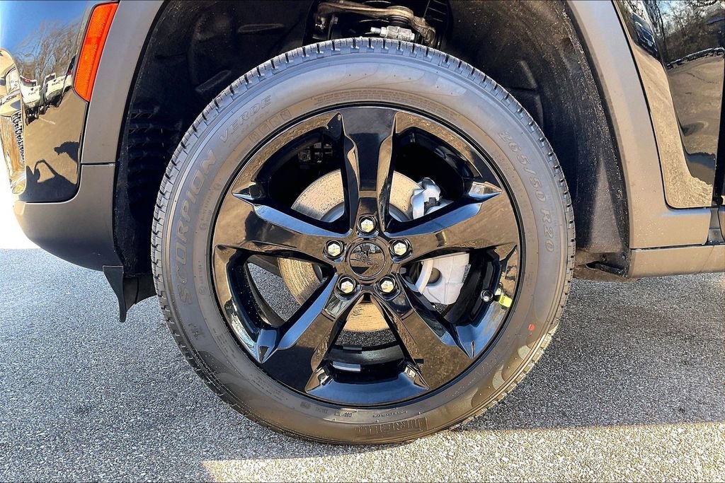 New 2025 Jeep Grand Cherokee Limited w/ Black Appearance Package image 12