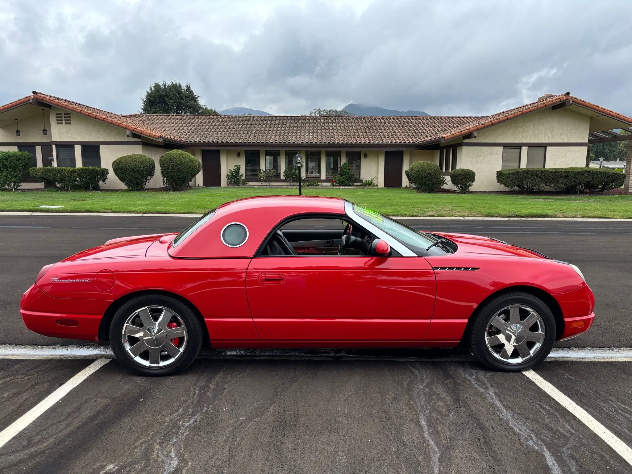 Used 2002 Ford Thunderbird image 3