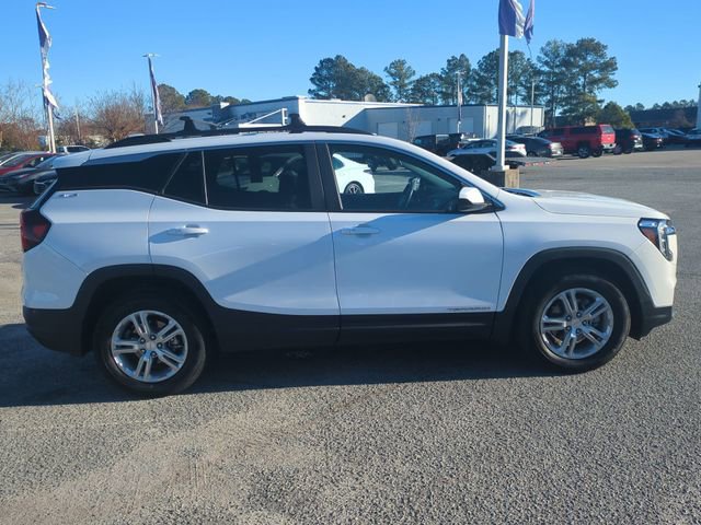 Used 2022 GMC Terrain SLE w/ Driver Convenience Package image 2