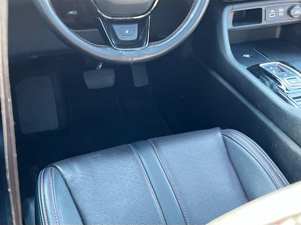 Used 2025 Honda Pilot Black Edition image 24