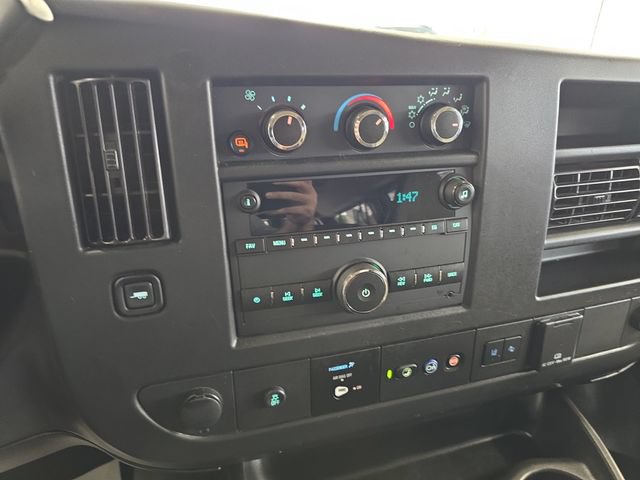 Certified 2025 GMC Savana 3500 LT w/ LT Preferred Equipment Group RWD image 17