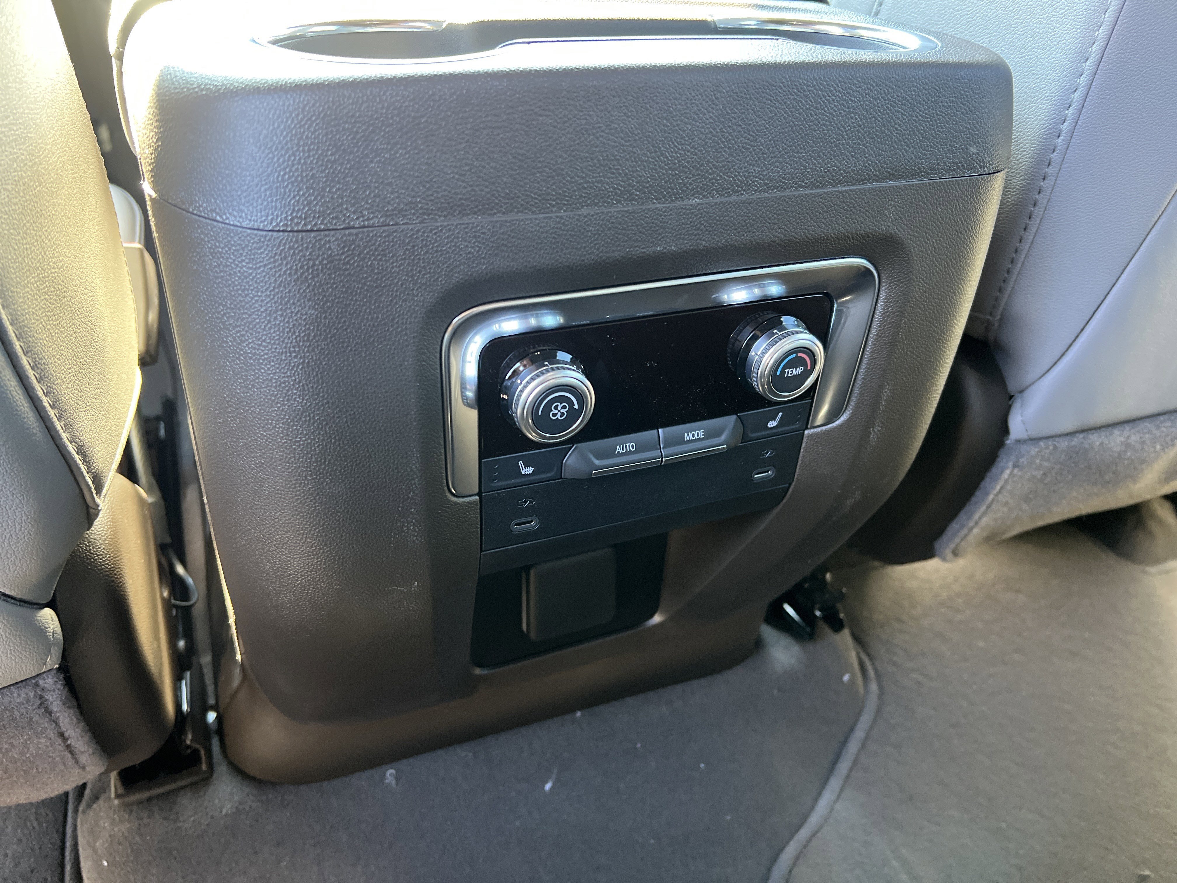 New 2026 GMC Yukon XL Elevation image 24