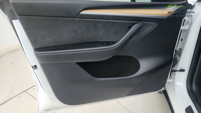 Used 2022 Tesla Model Y Long Range AWD/4WD image 35
