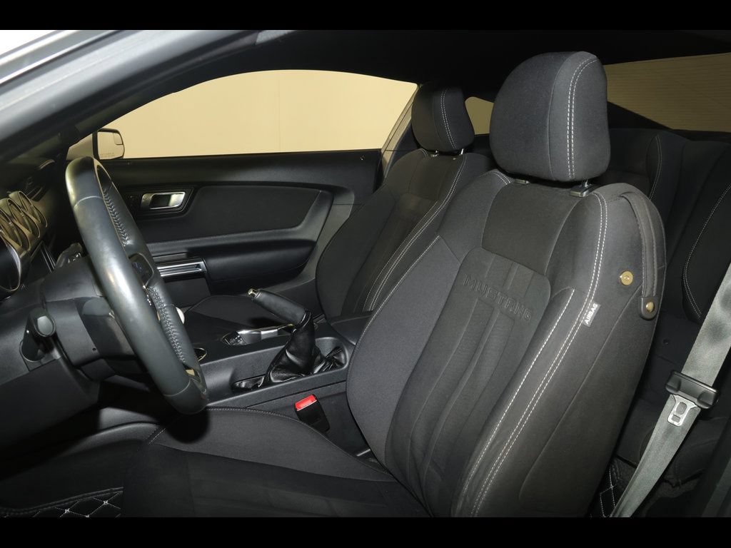 Used 2018 Ford Mustang GT RWD image 2
