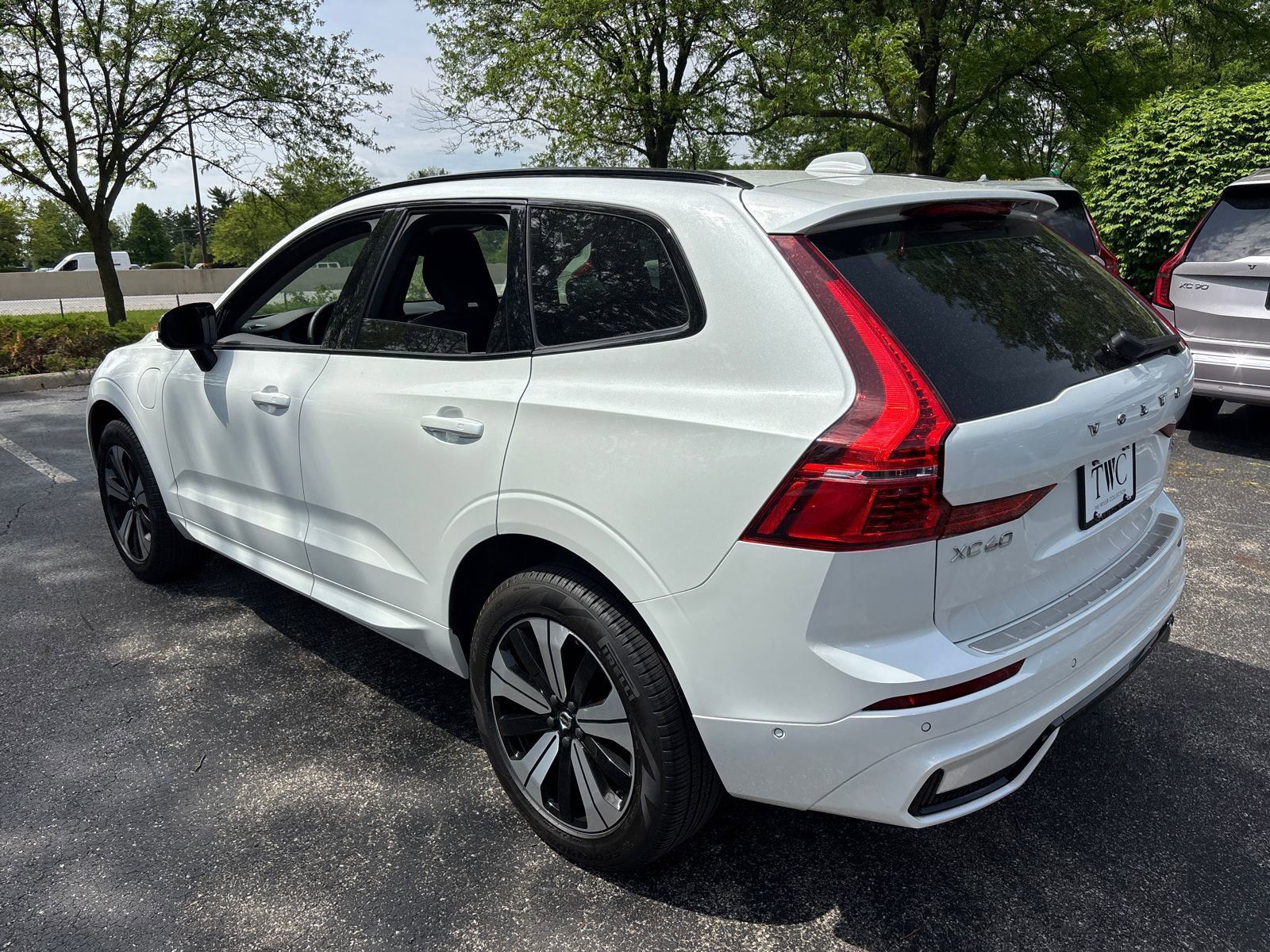 Used 2025 Volvo XC60 T8 Plus w/ Protection Package Premier AWD/4WD image 7