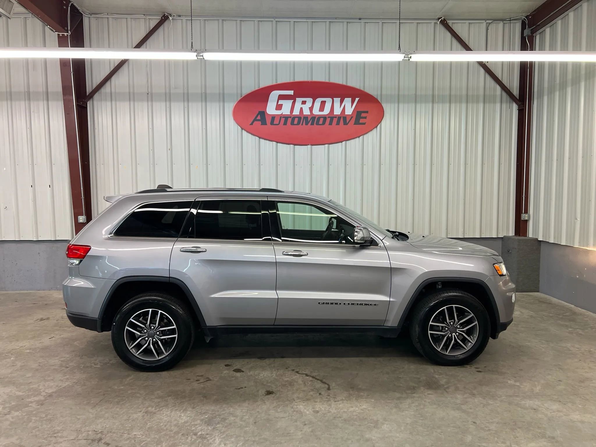 Used 2019 Jeep Grand Cherokee Limited image 11