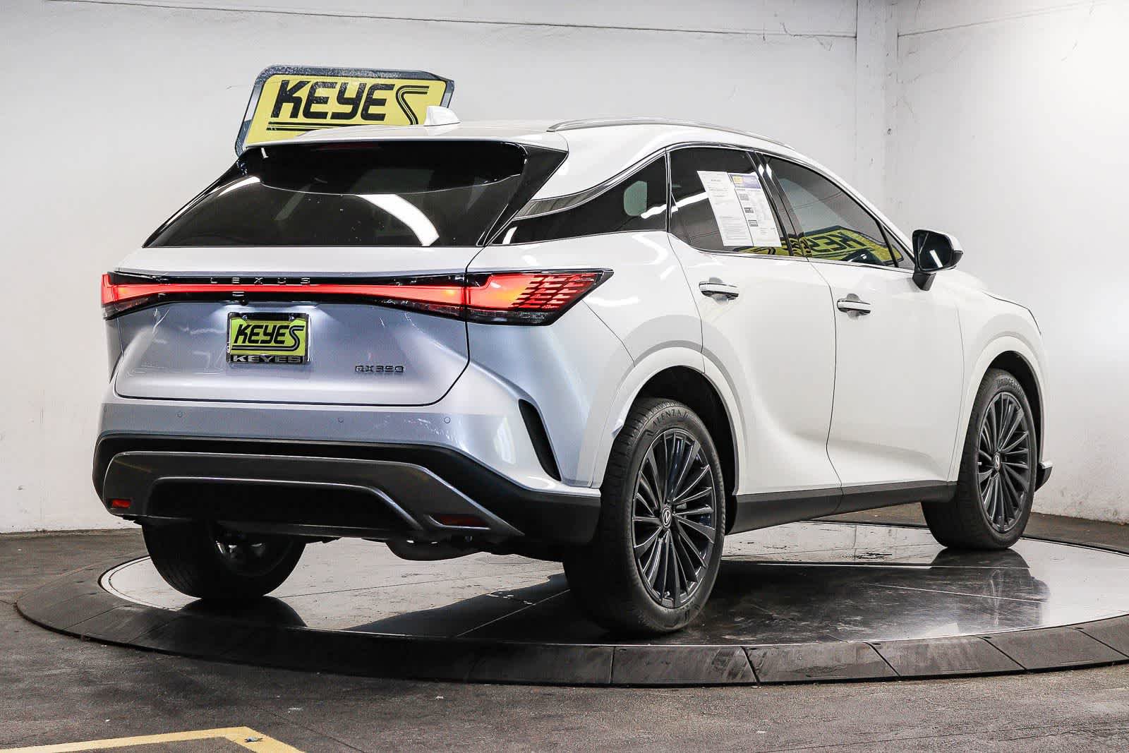 Used 2025 Lexus RX 350 Premium w/ Convenience Package FWD image 4