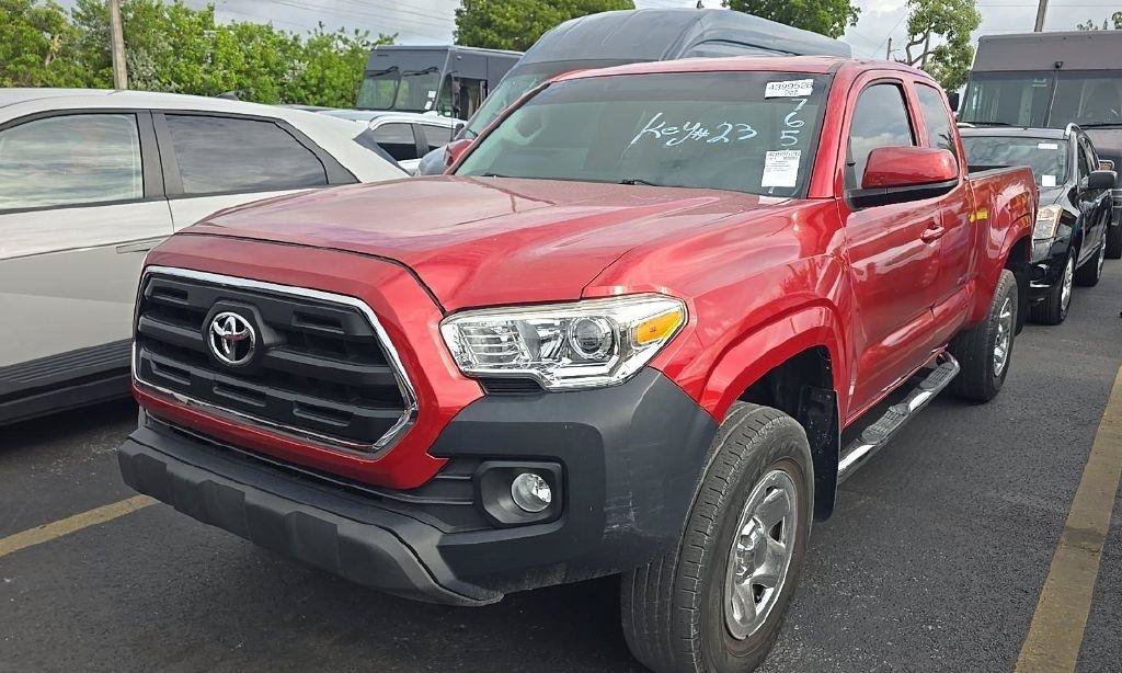 Used 2017 Toyota Tacoma SR5 RWD image 2