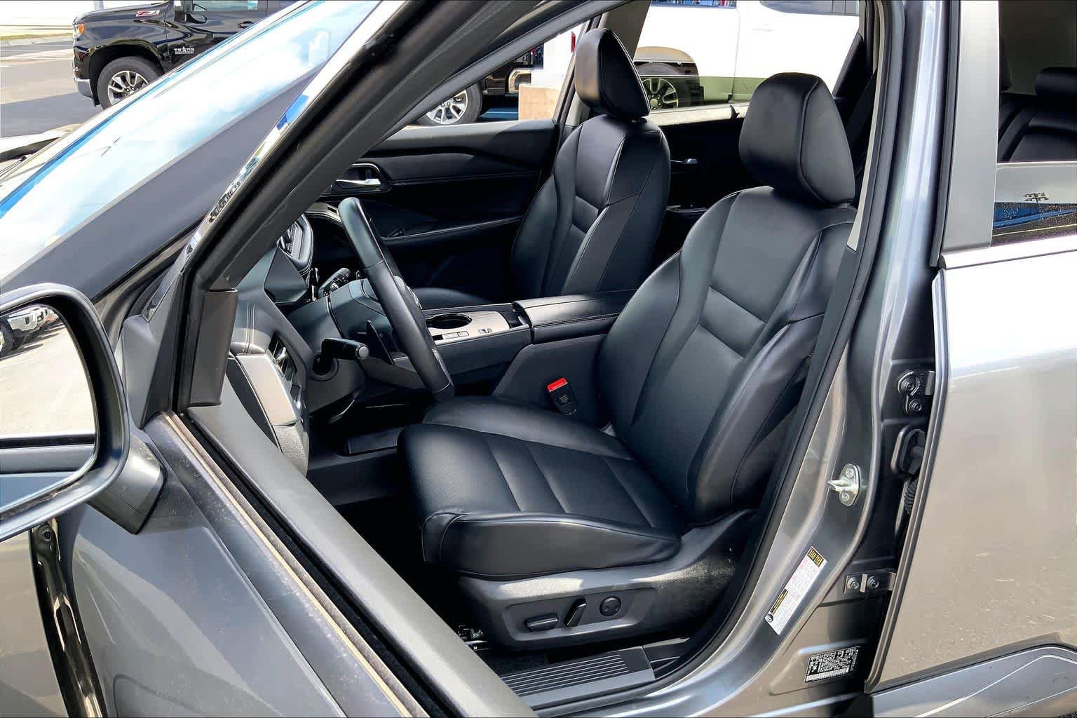 Used 2025 Nissan Rogue SV w/ SV Premium Package FWD image 8