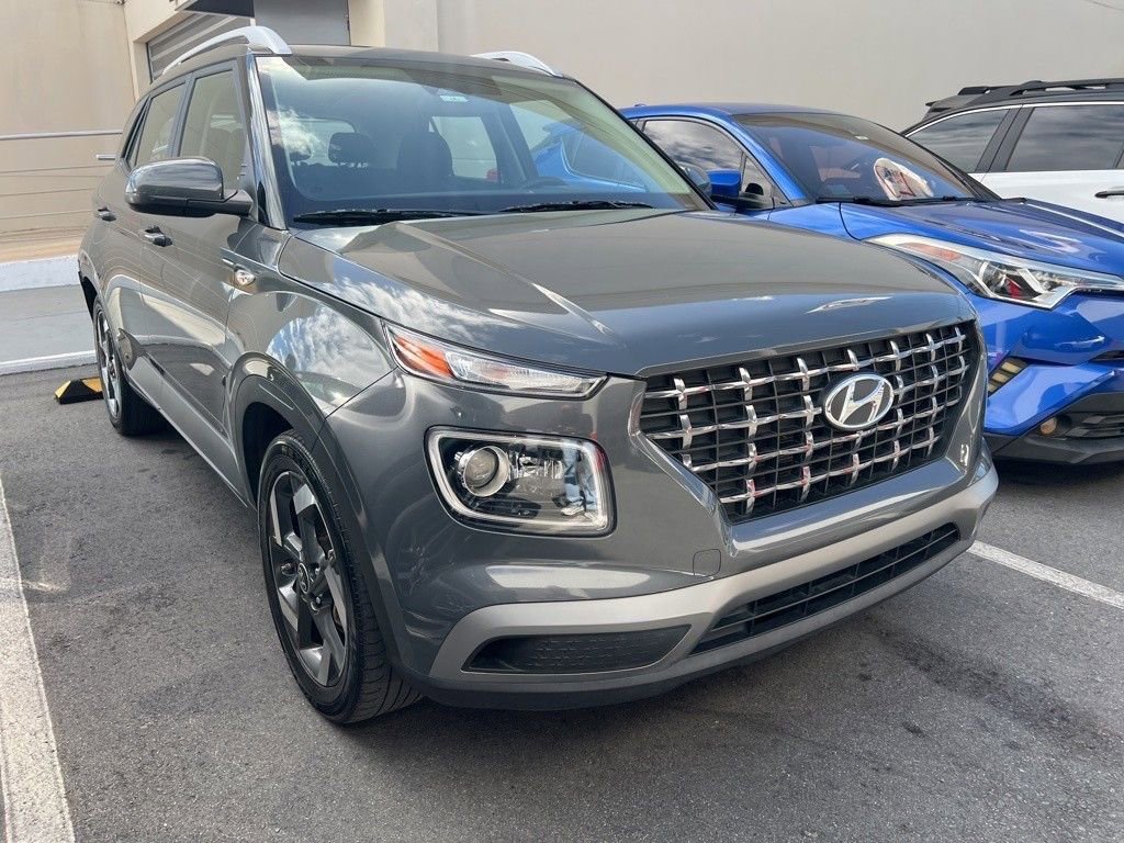 Used 2023 Hyundai Venue SE image 3