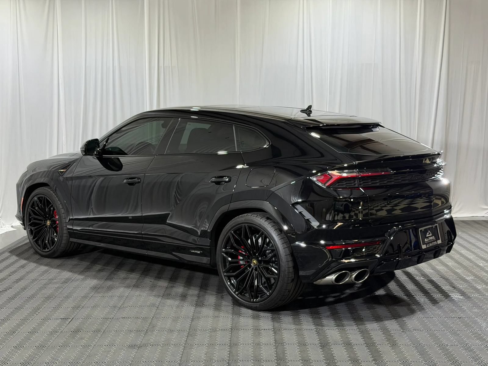 Used 2025 Lamborghini Urus SE AWD/4WD image 7