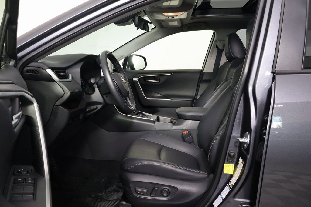 Used 2020 Toyota RAV4 Limited image 10