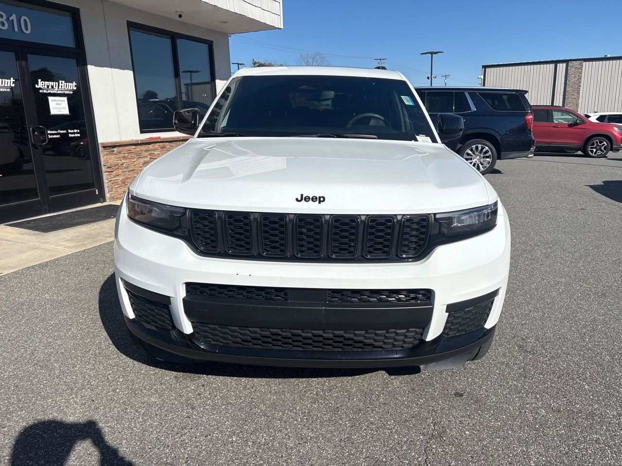Used 2023 Jeep Grand Cherokee L Laredo image 10
