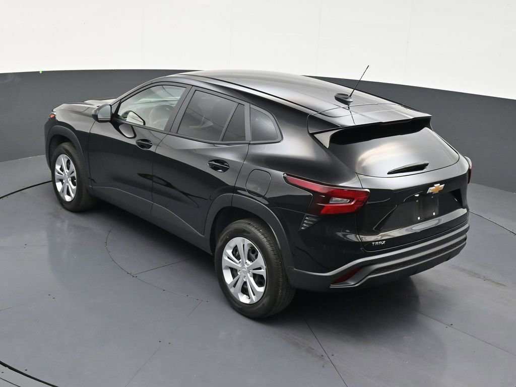 Used 2025 Chevrolet Trax LS FWD image 15
