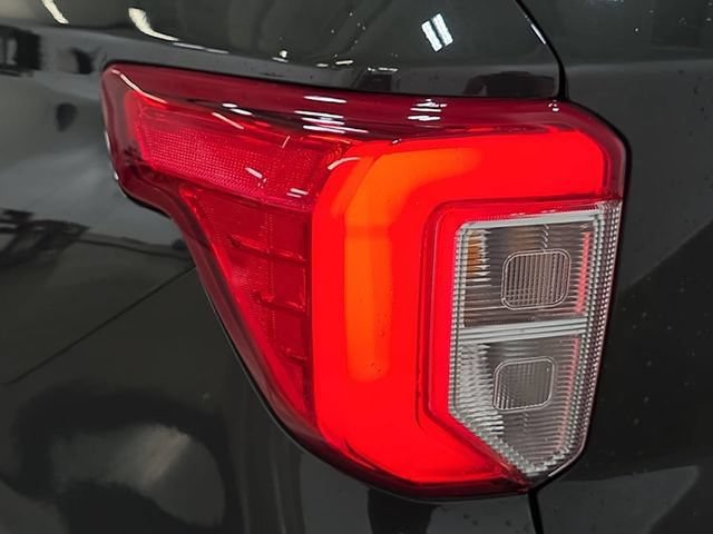 Used 2023 Ford Explorer XLT w/ Equipment Group 202A AWD/4WD image 31